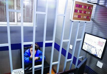 名校女京东买正品退假货 大骗19万余元奢侈鞋包